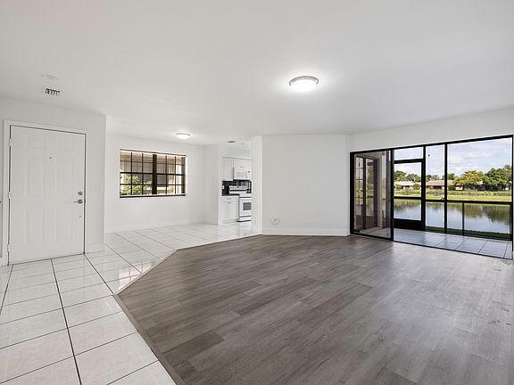 4th image of 3515 Emerald Oaks Drive #1801