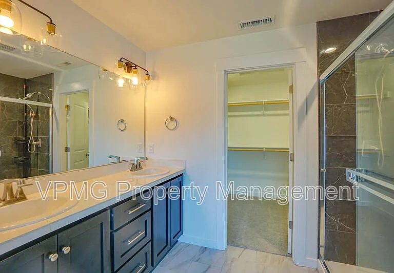 935 SE 36th St — Photo 38