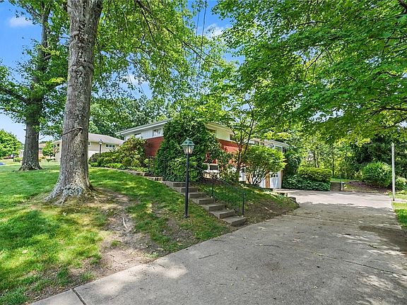 2nd image of 906 Bridge Ave