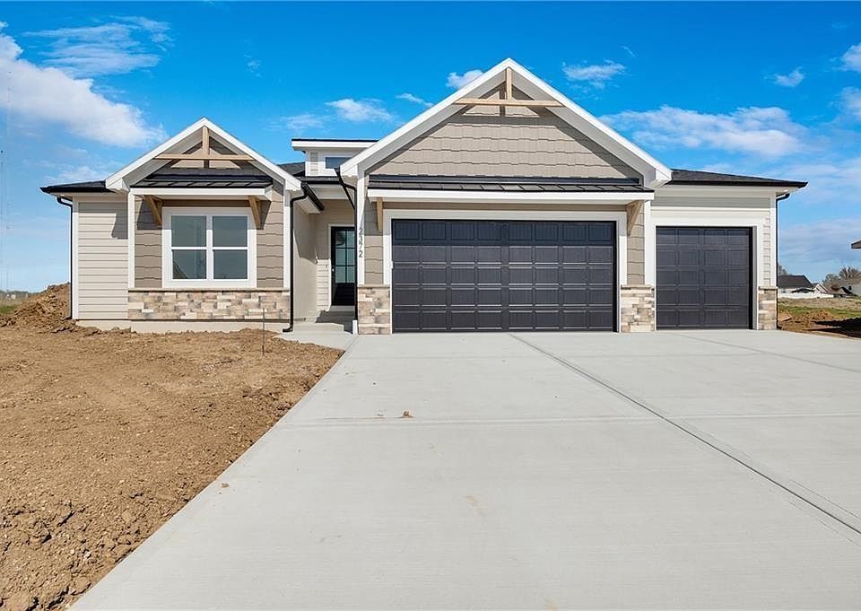 1st image of 2512 NE Wheatley Dr