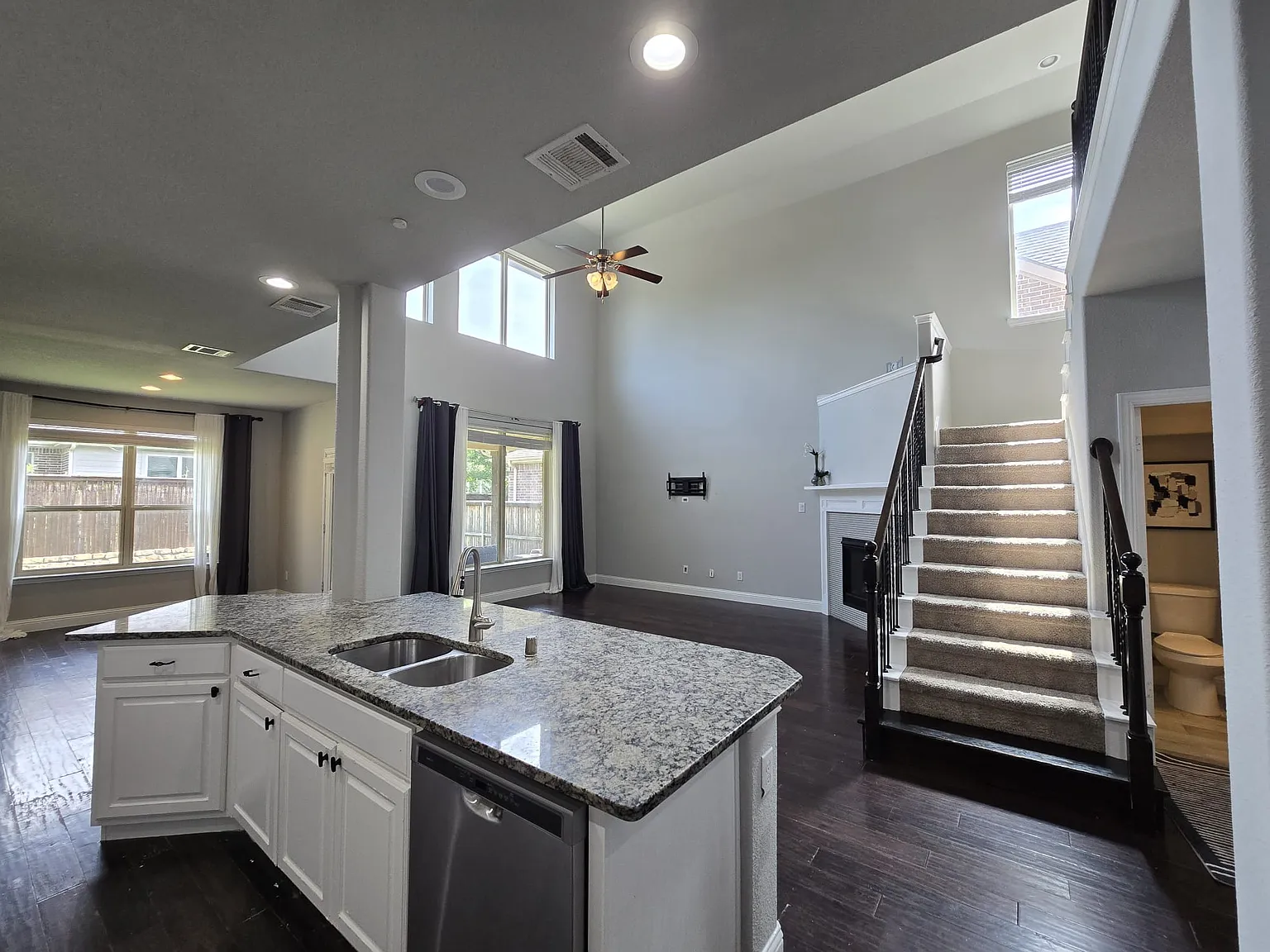 4 bed, 2647 sqft, $3,050 — Photo 4