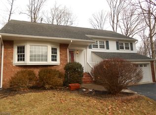 9 Stoney Brook Rd, Morris Plains, NJ 07950