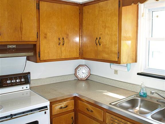 5th image of 1110 Beatrice Dr