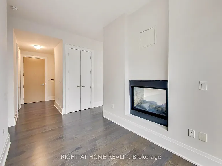 39 Queens Quay E #1126 — Photo 5