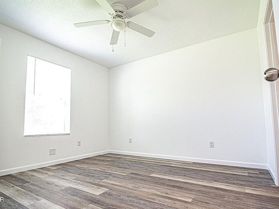 3rd image of 1218 Louisiana Ave