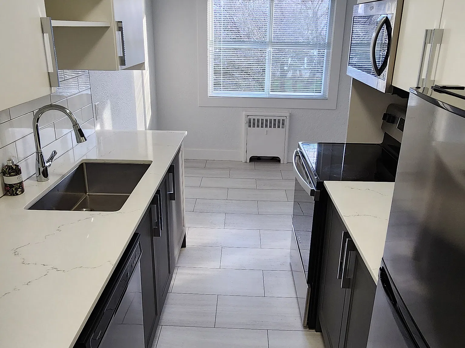 989 West 20th Avenue — Photo 2