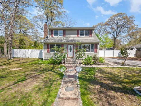 41 Babylon Street, Mastic, NY 11950