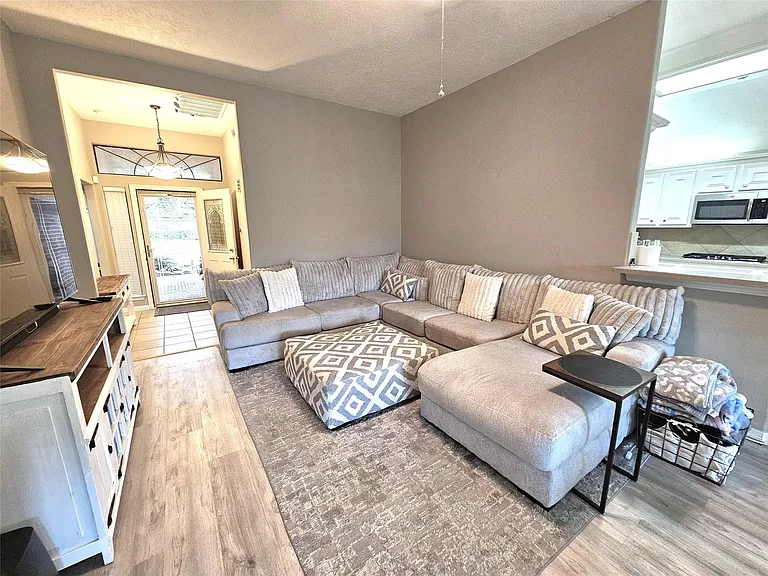 5106 Misty Ln — Photo 2