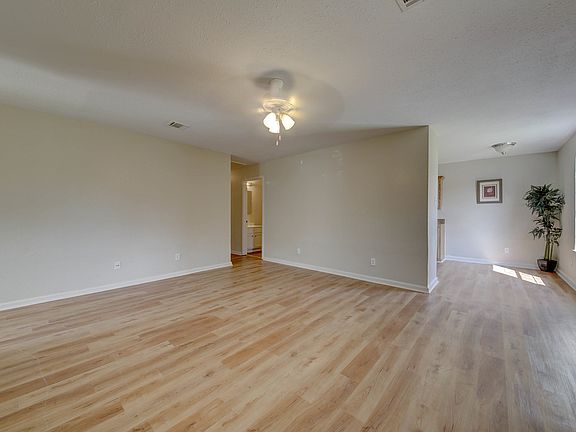 5th image of 402 Bradford Dr