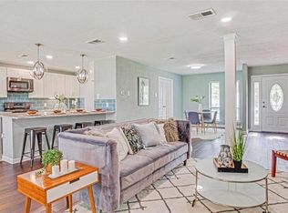 305 Somerset Cir, Bedford, TX 76022