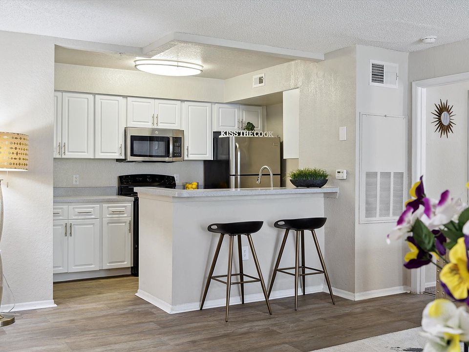 2 Bedroom - 2 Bed / 2 Bath - 962 Sq.Ft.