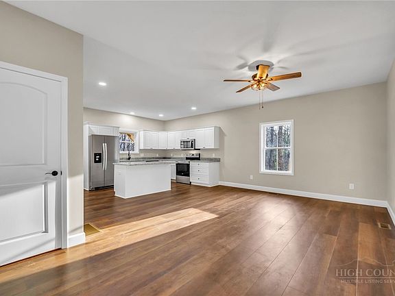 5th image of 360 Laurel Lane