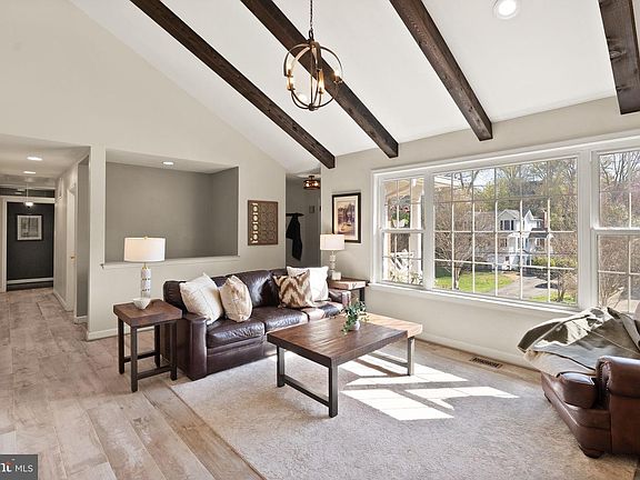 5th image of 3012 Russell Rd