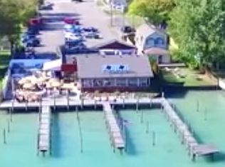 7493 River Rd, Cottrellville, MI 48039