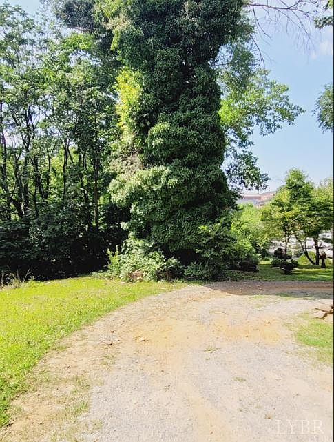 2nd image of 611 13th St