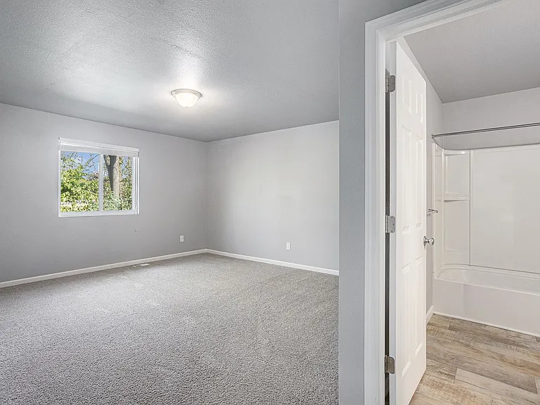 121 Mackenzie St — Photo 12