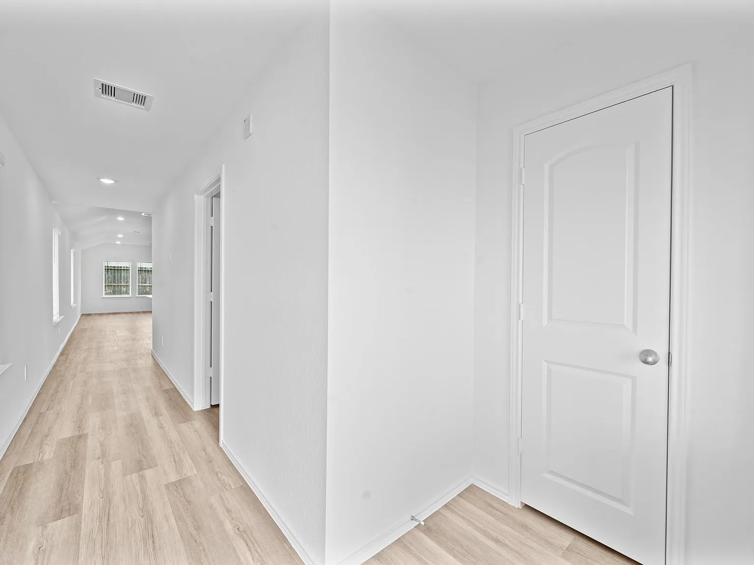 3 bed, 2.0 bath, 1489 sqft, $2,000 — Photo 4