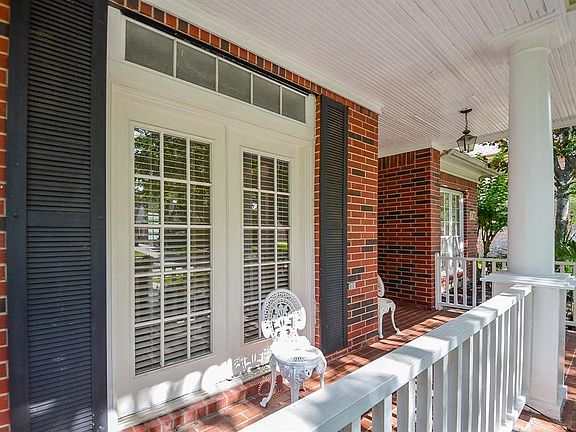 3rd image of 1822 Misty Oaks Ln