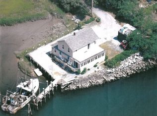 15 E Mill Rd, Mattituck, NY 11952