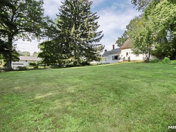 24 N Middletown Rd, Montvale, NJ 07645