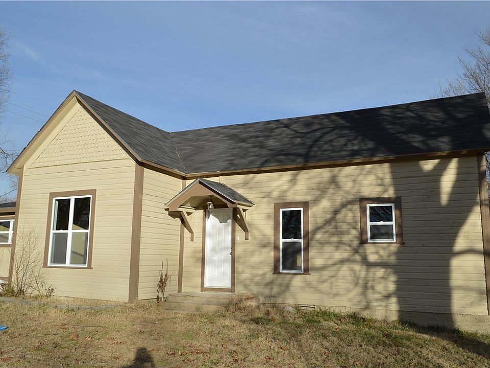 1st image of 504 East Dr #Oak