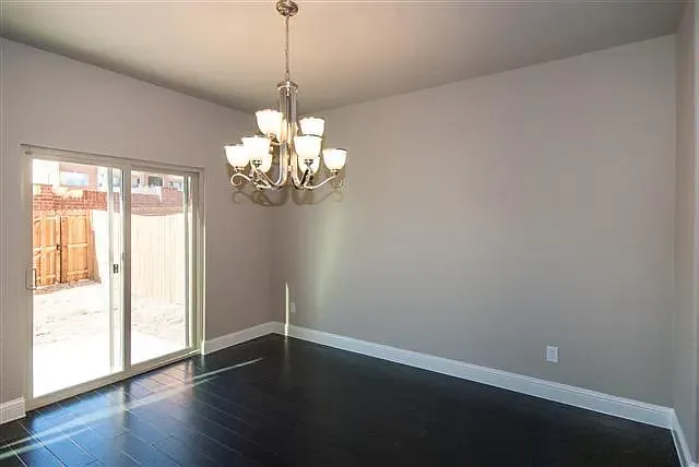 2572 Jackson Dr — Photo 2