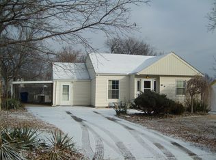 716 W Chestnut St, Junction City, KS 66441