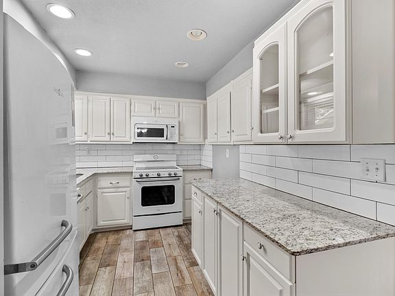 4th image of 1 Blandford Ln