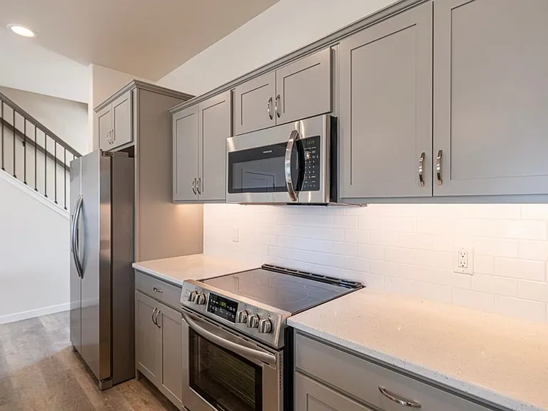 1172 Dahnovan Dr — Photo 12