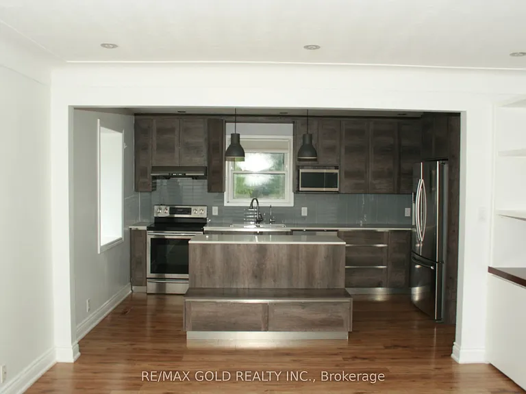 1124 Kent Ave — Photo 7