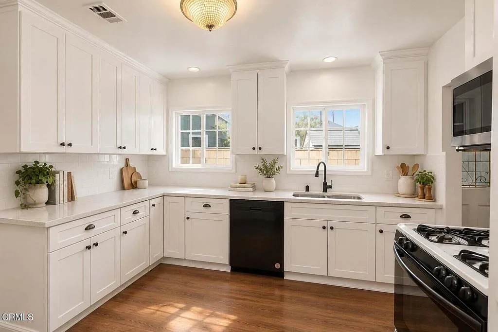 2 bed, 1.0 bath, 944 sqft, $4,000 — Photo 3
