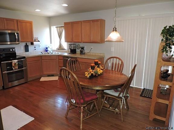 3rd image of 725 Reshaw Cir