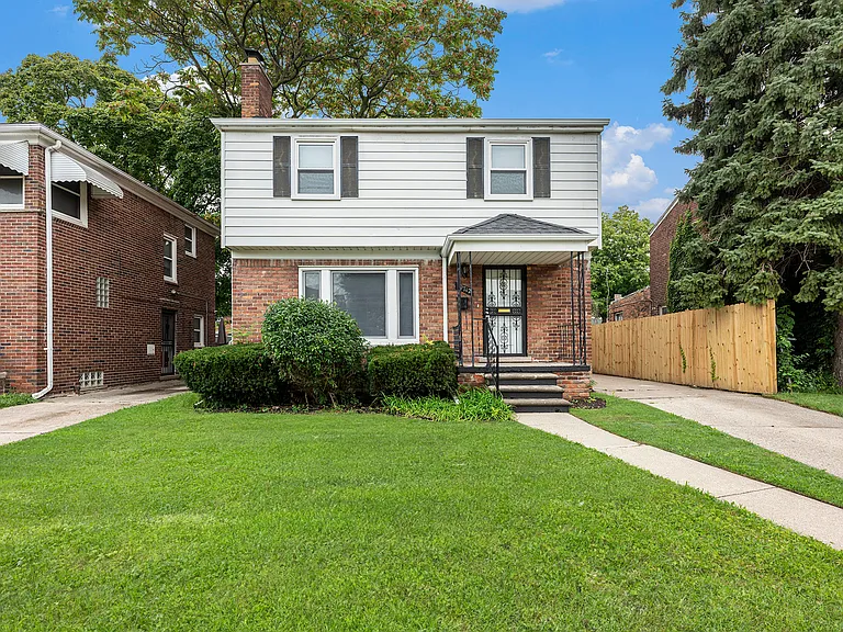 19711 Hartwell St — Photo 1