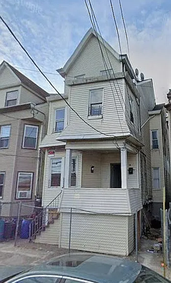 84 Pennington St #1 — Photo 1