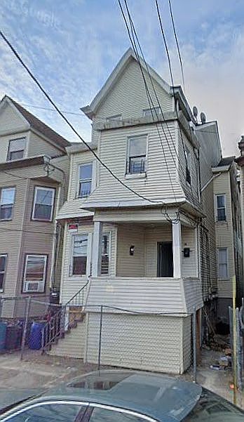 1st image of 84 Pennington St Floor 1