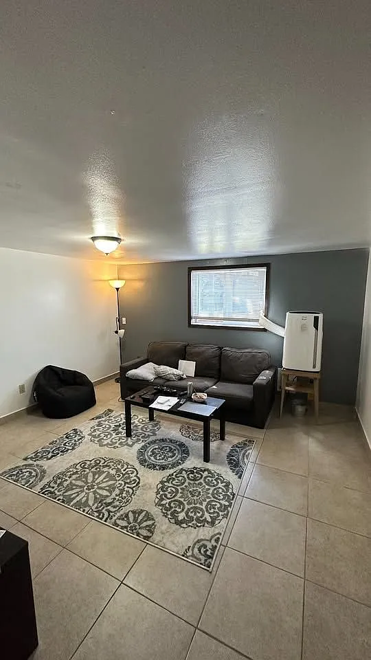 3 bed, 1.0 bath, 1040 sqft, $525 — Photo 4
