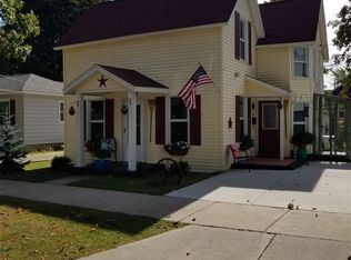 108 E Lincoln St, Charlevoix, MI 49720