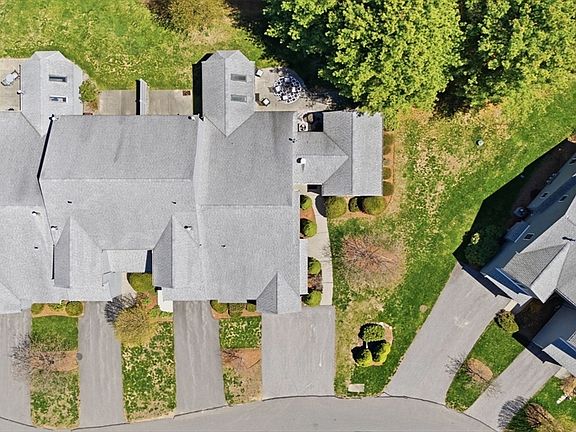 3rd image of 402 Ridgefield Cir #D