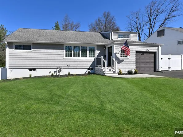 369 Lacey Dr, New Milford, NJ 07646