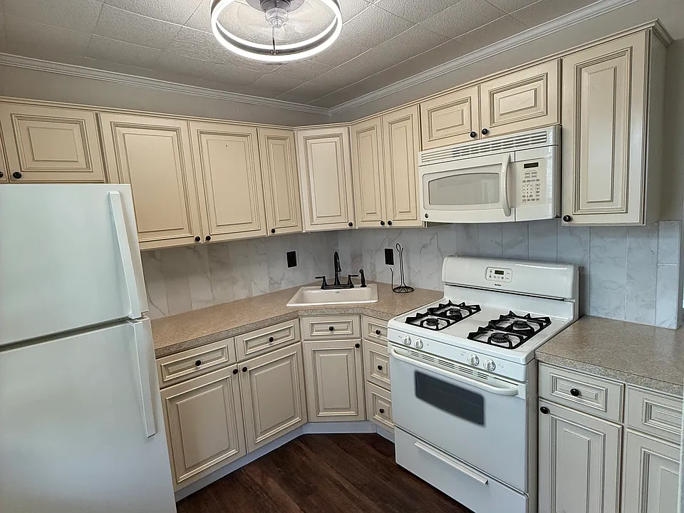 645 New York Ave #2