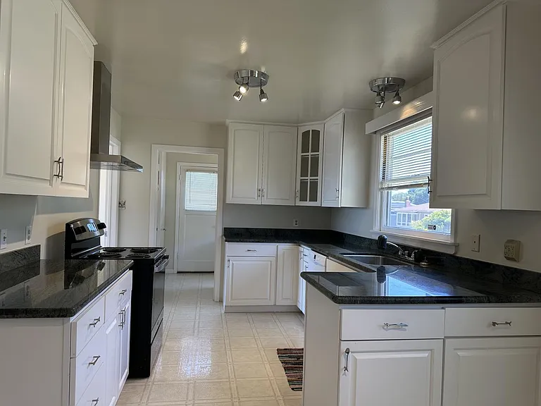 346 Rolling Hills Ave — Photo 9