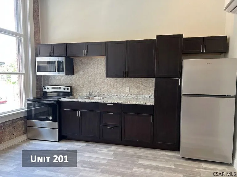 500 Main St #201 — Photo 3
