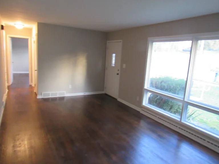 1065 Howe Ave — Photo 3