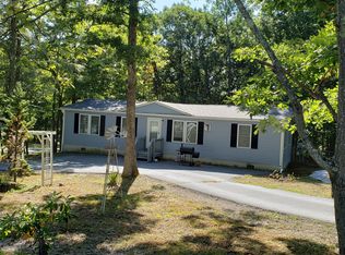 111 Gary Ln, Greeley, PA 18425