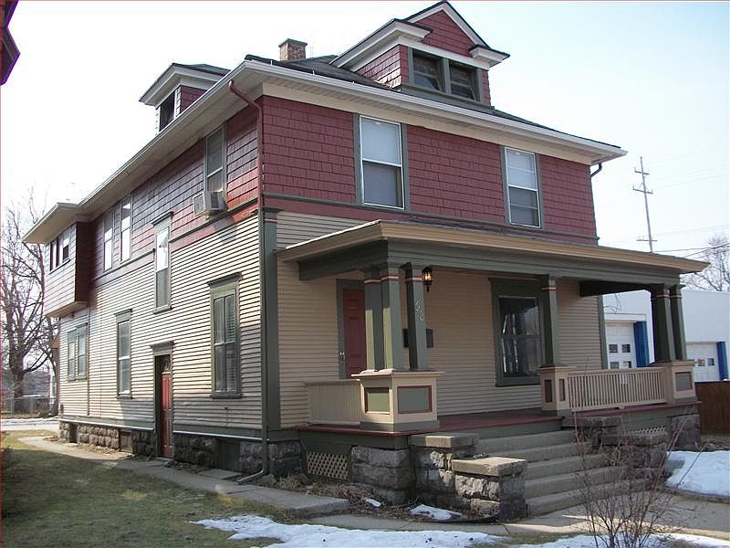 1st image of 1210 Wealthy St SE