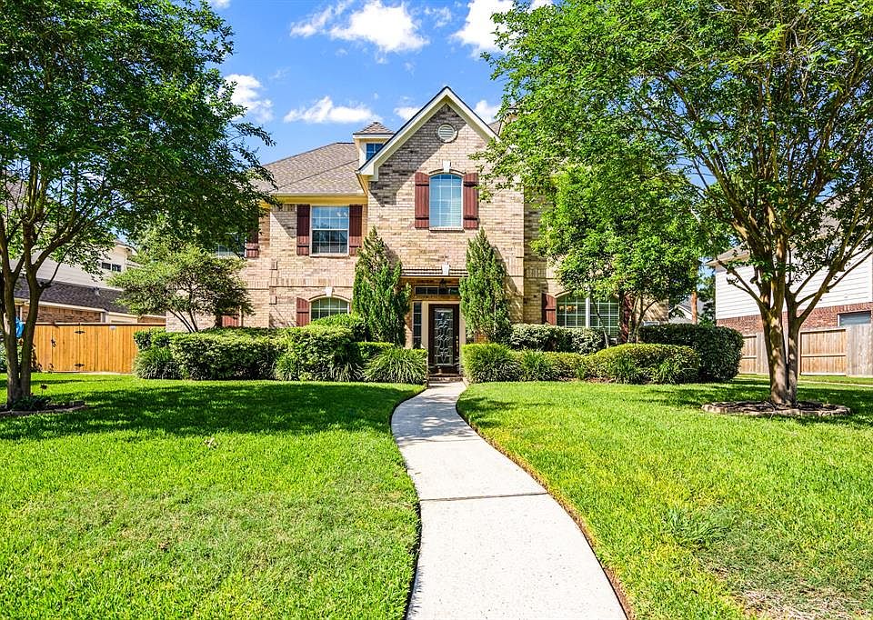 This STUNNING landscape will stop all cars in it's tracks!