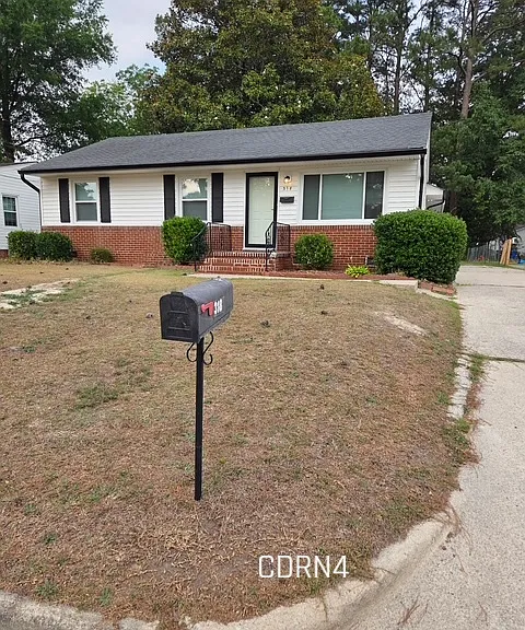 318 Jefferson St W — Photo 1