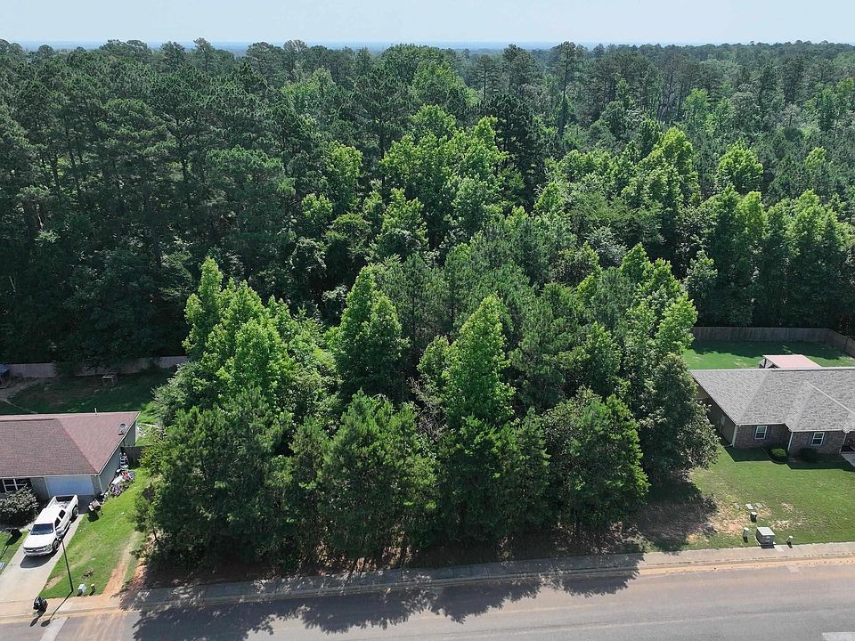 1st image of 2 Somersett Dr