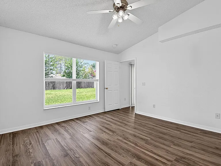 15 Renmont Ct — Photo 27