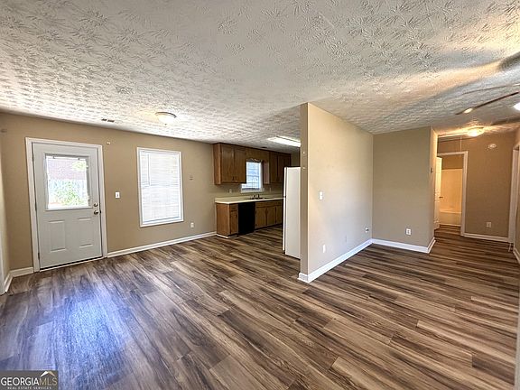 4th image of 286 Courtyard Cir